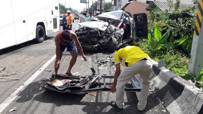 Pick-Up crashes into TOUR BUS leaving FOUR dead