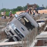 Semi-built motorway needs more warning signs