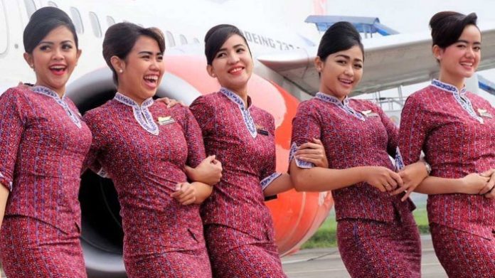 Chinese passenger OPENS jet door at Bangkok airport