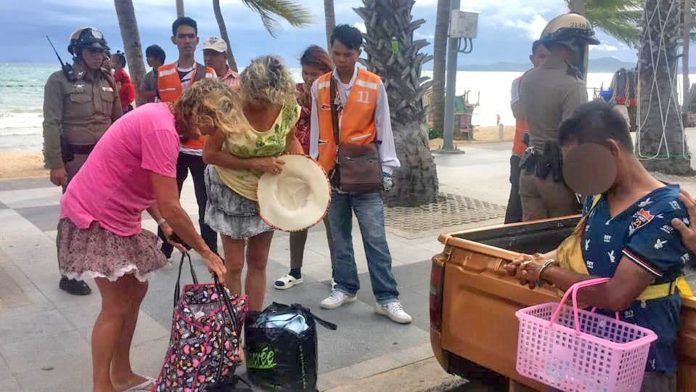 Pattaya vendor tackled by tourists after stealing from German tourist