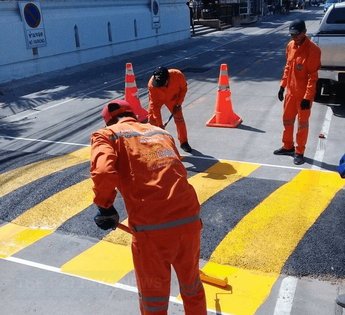 Dongtan Beach in Jomtien now has speed bumps, traffic lines