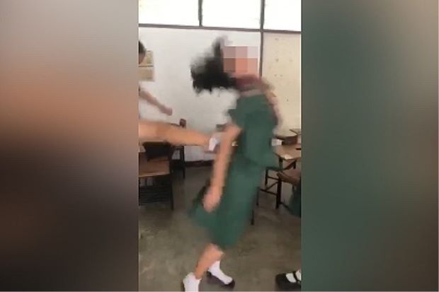 When schoolgirls attack. Vile bullying in Thai school