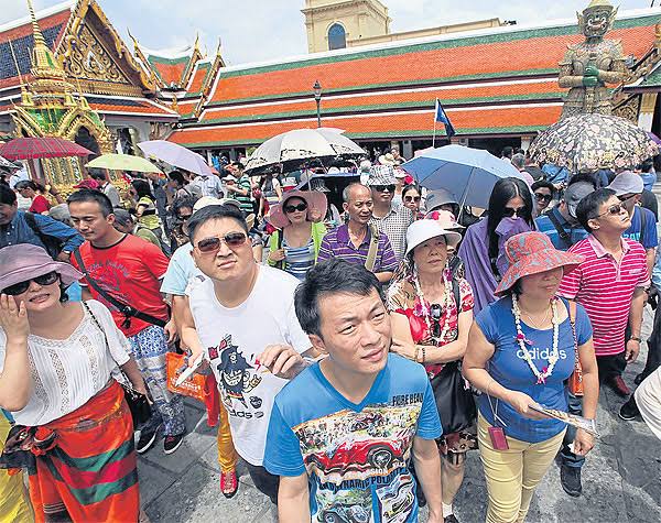 Despite objections, tourism minister to push forward with visa exemptions for Chinese and Indian tourists