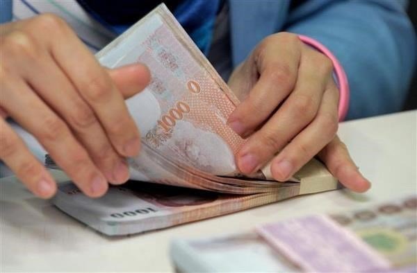 Four major Thai banks cut loan interest rates to spur economy