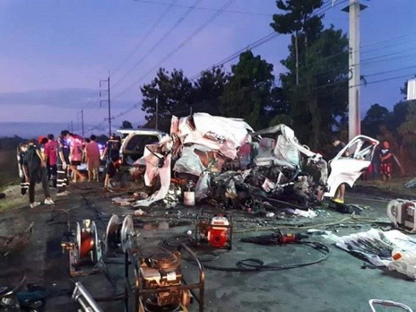 Horror crash leaves ELEVEN dead on VISA RUN