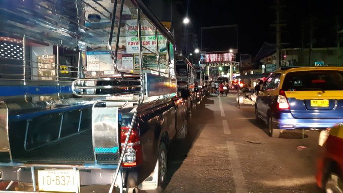 Media and local residents complain about taxis and baht busses blocking traffic near Walking Street