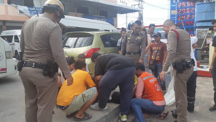 Teenager saved after trying to jump from an aerial pedestrian walkway in Pattaya