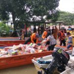 20,000 people still TRAPPED by floods in Thailand