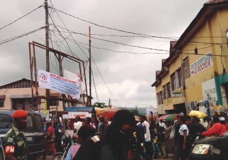 Power cable collapse at market kills 26