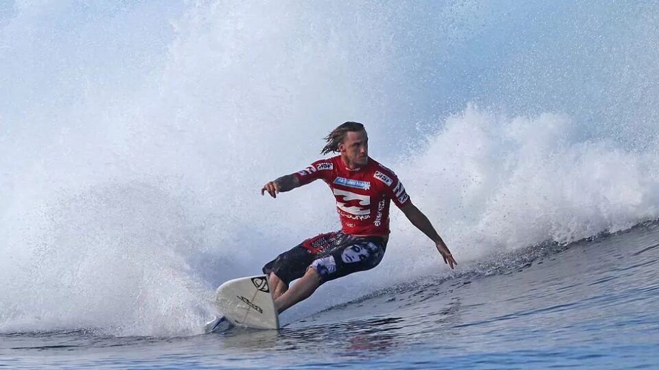 Former pro-surfer dies after punch outside Australian pub