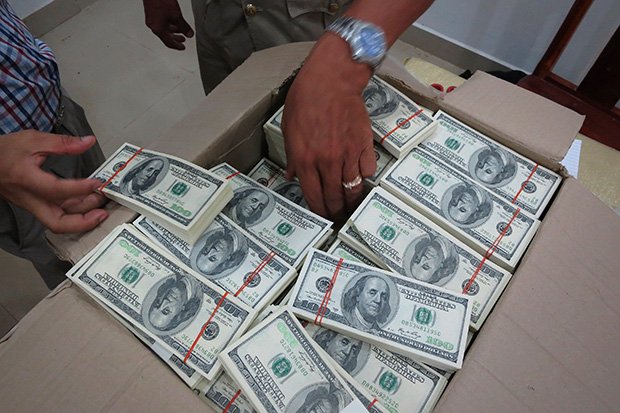 9,000 fake US banknotes ,Two arrested