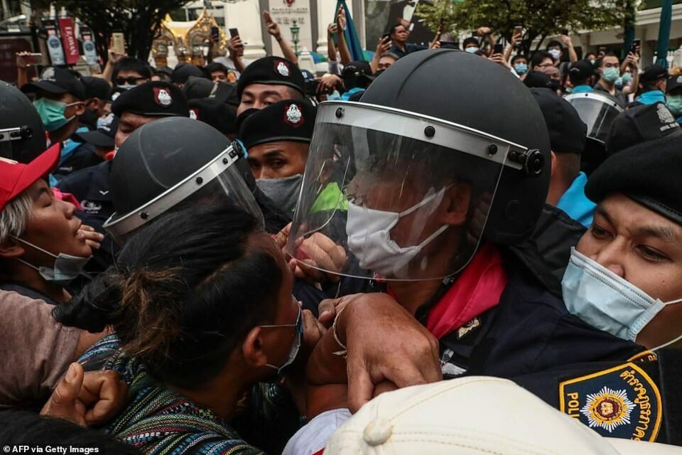 Detained protesters in Bangkok get bail