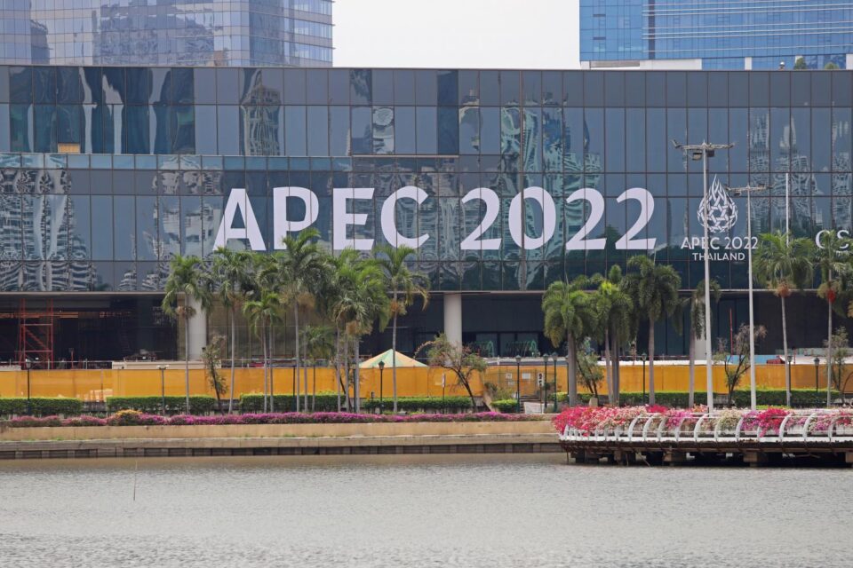 Bangkok Apec summit begins