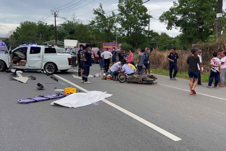 White Pickup hits motorcycle at junction, 2 killed