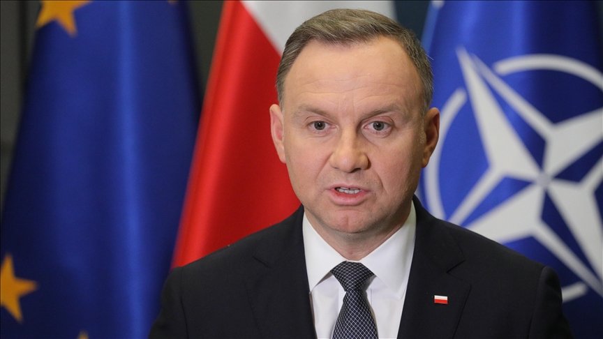 POLISH PRESIDENT OFFERS TANKS TO uKRAINE