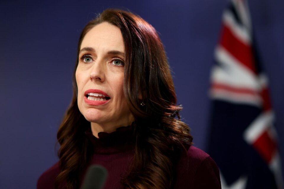 jacinda adern steps down