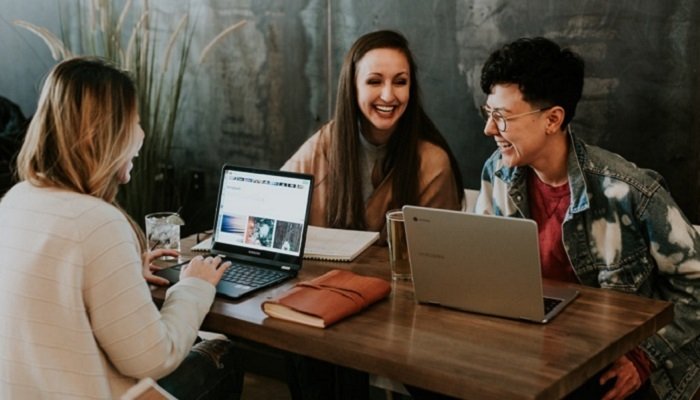 Coffee shop hustlers Gen Z