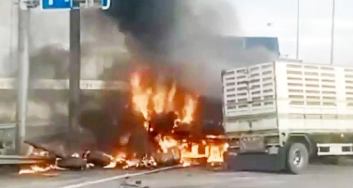 truck crashes and burns on motorway