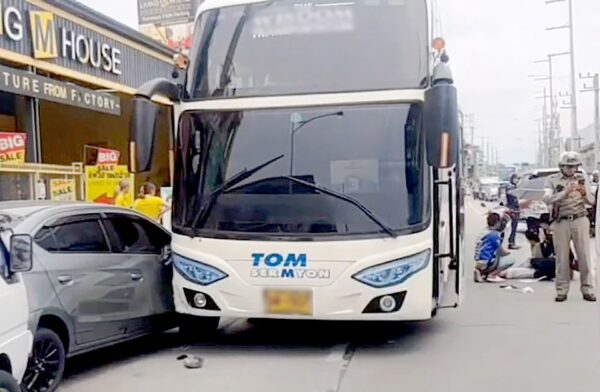 Bus hits cars, leaving