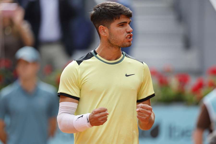 Alcaraz Cruises into Madrid Open Last 16