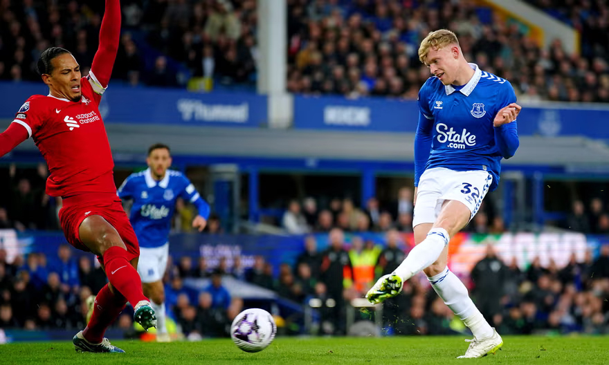 Everton Stuns Liverpool