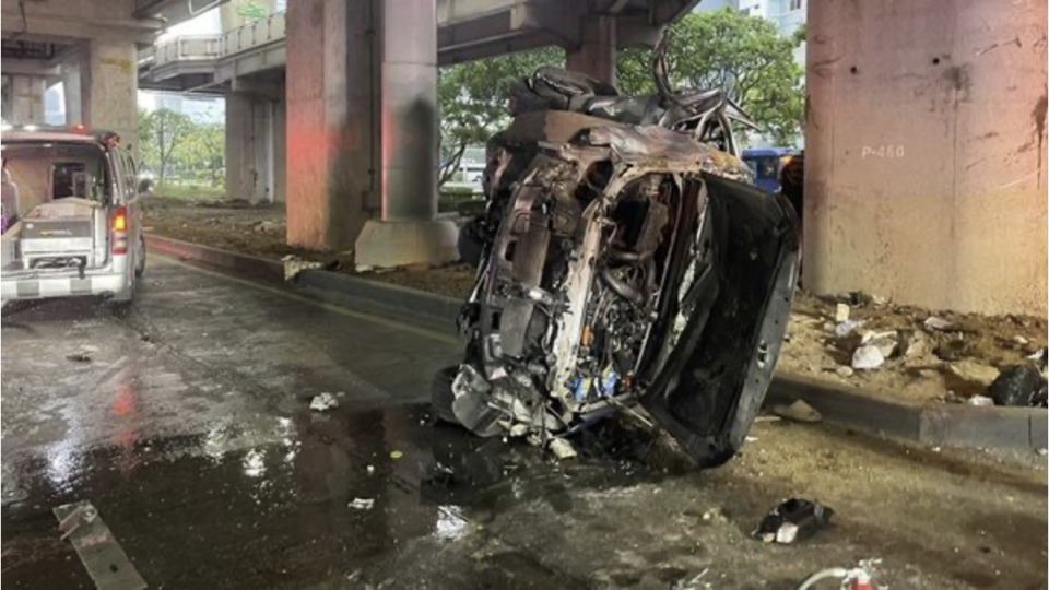 29 Year old driver killed after a flip over crash at Krung Thonburi BTS station