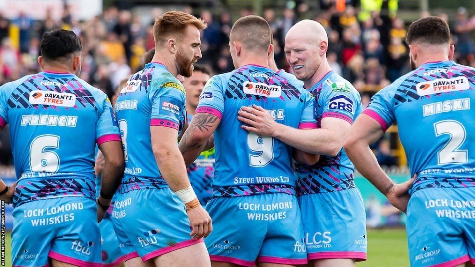 Wigan Warriors Cruise Past Castleford Tigers