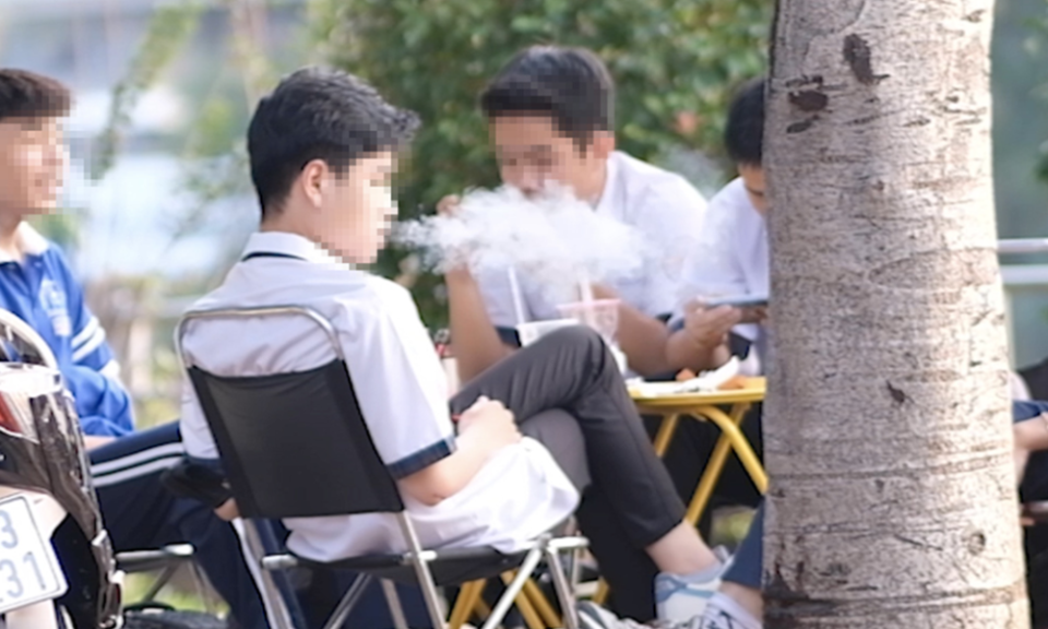 All Teachers get power to seize e-cigarettes