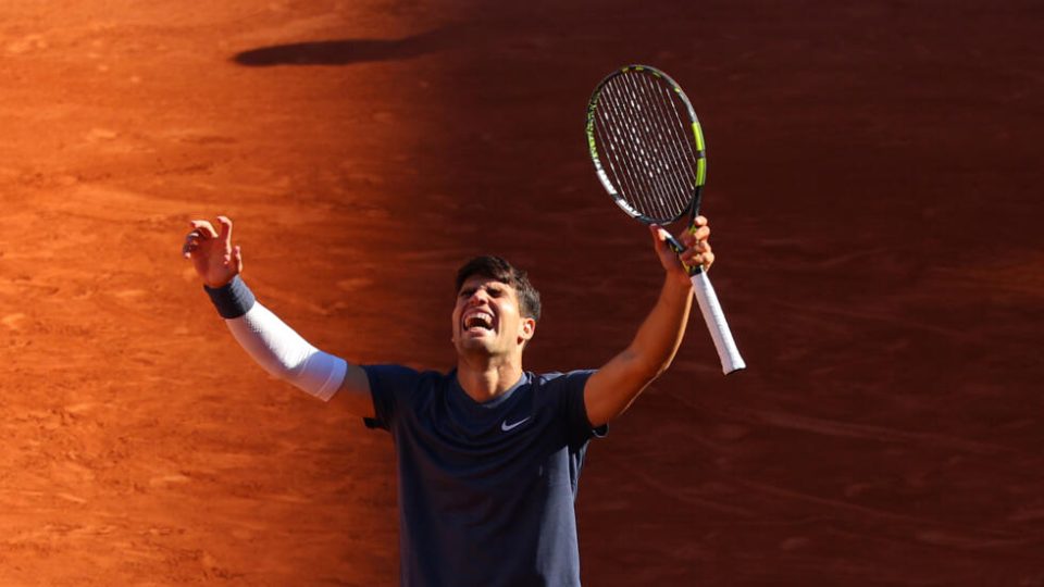 Carlos Alcaraz Edges Jannik Sinner in Thrilling Five-Set Battle to Reach French Open Final