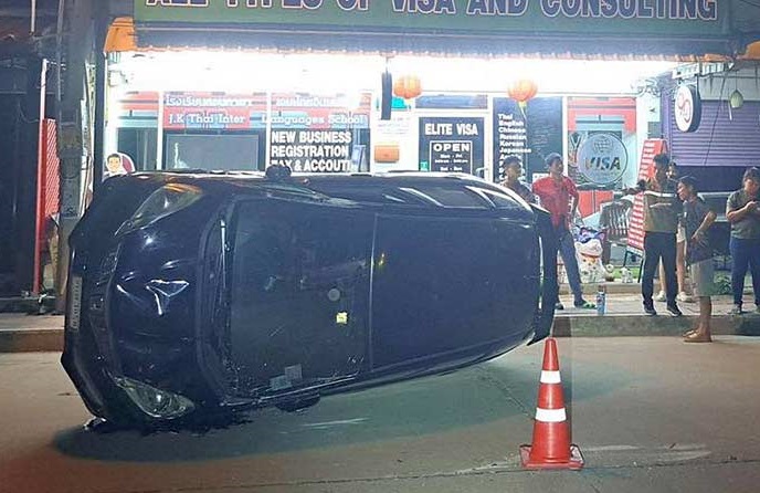 reckless American driver caused a Honda Jazz to flip