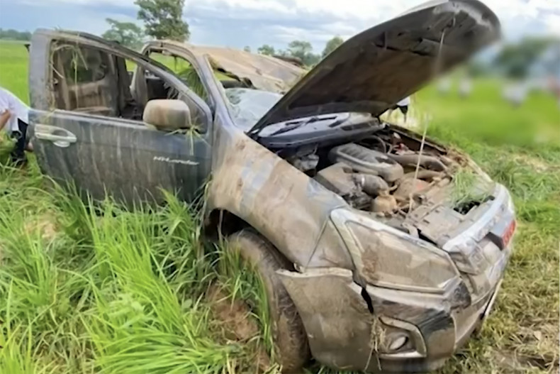 Drunk teacher drives off road students injured