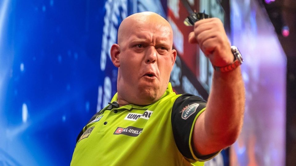 Van Gerwen Gilding Smith Cross Shine at World Matchplay