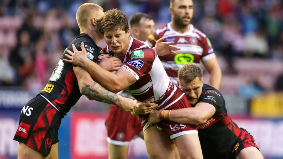 Wigan Warriors Edge St Helens 16-12 in Thrilling Derby