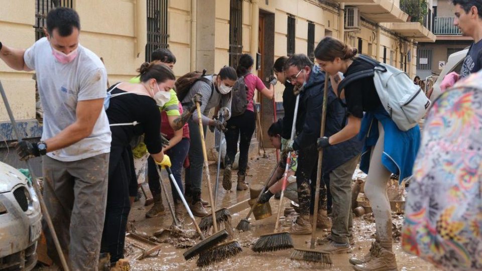 Unity in Spain Grows Amid Anger Over Flood Response